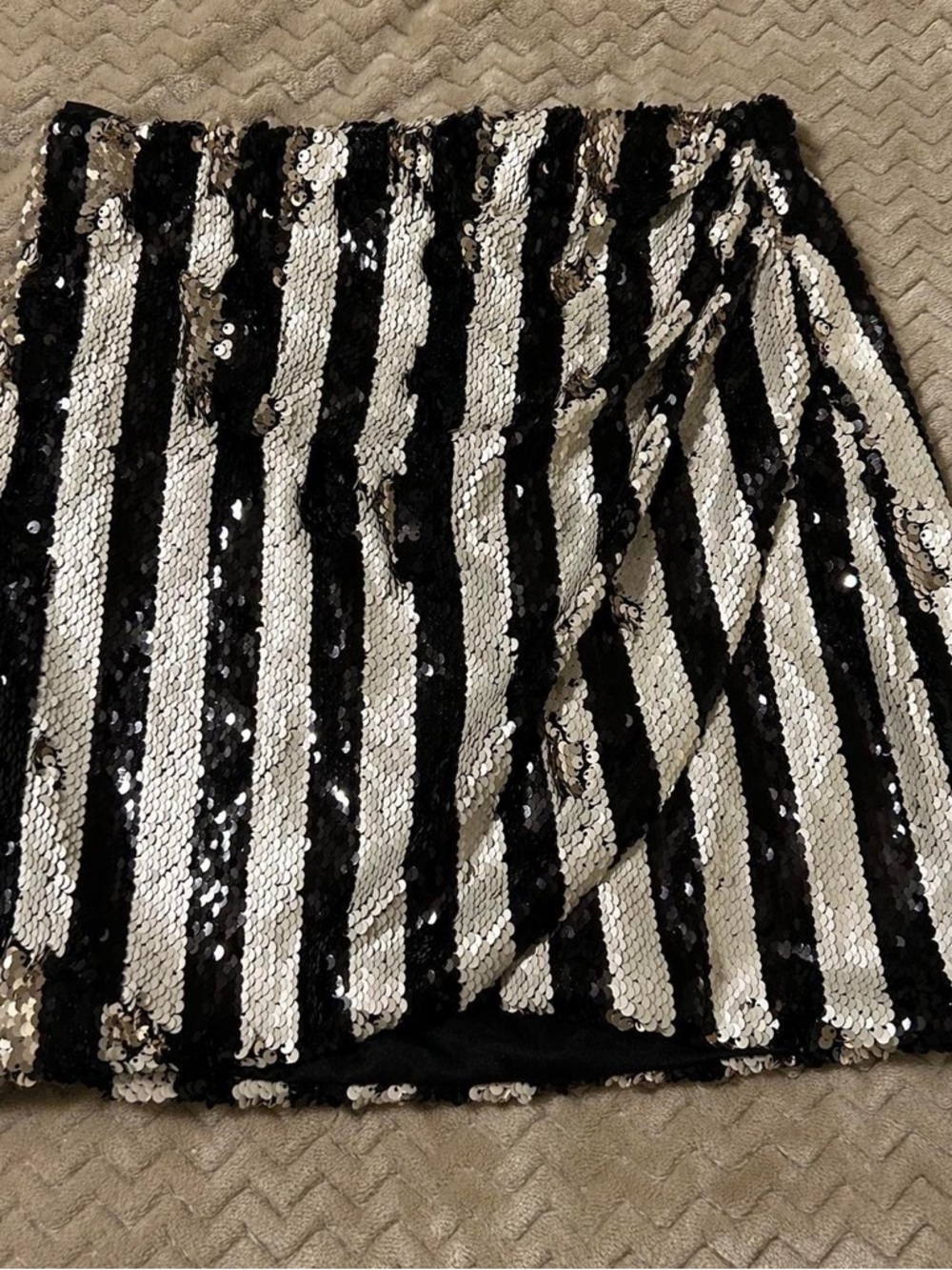 DO+BE Black and White Sequin Striped Mini Skirt